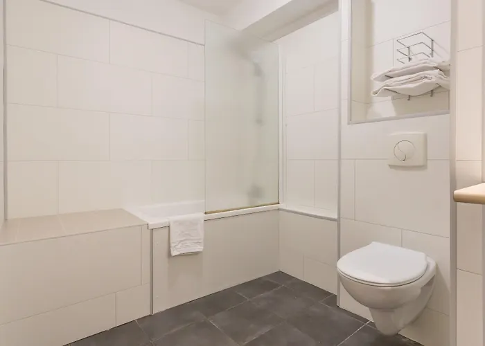 מלון דירות Centre 3*