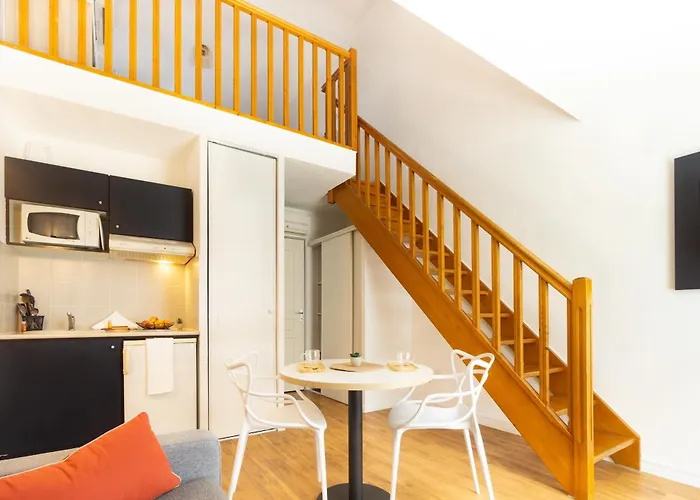 Centre Aparthotel 3*